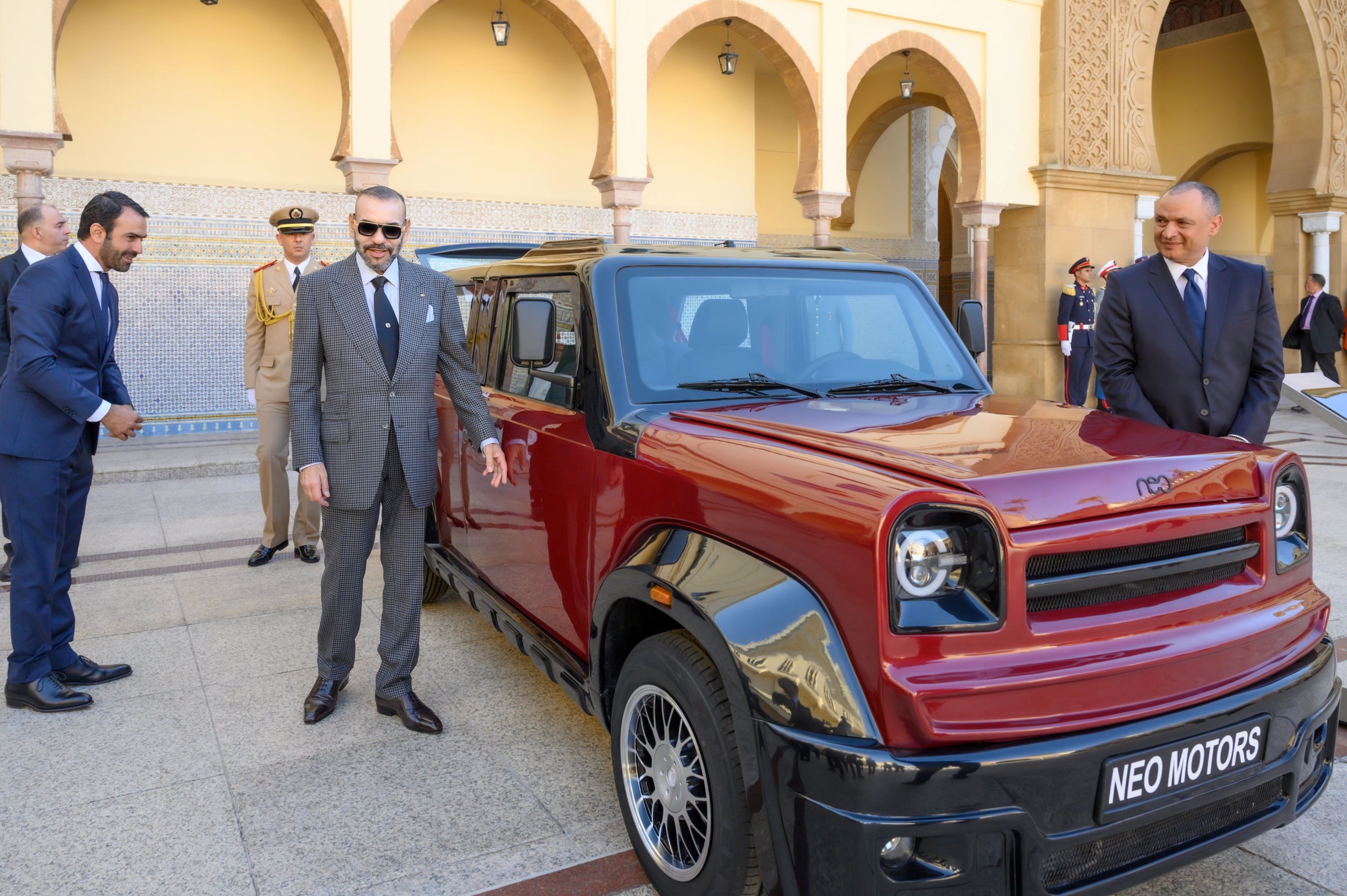 Presentation to HM the King of Model of 1st Moroccan Consumer Car Brand